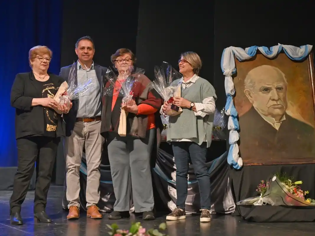 Homenajearán a 65 docentes jubiladas en el Centro de Convenciones