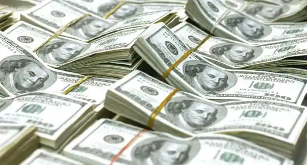 El dólar arrancó la semana con una leve suba y cerró sobre los $38