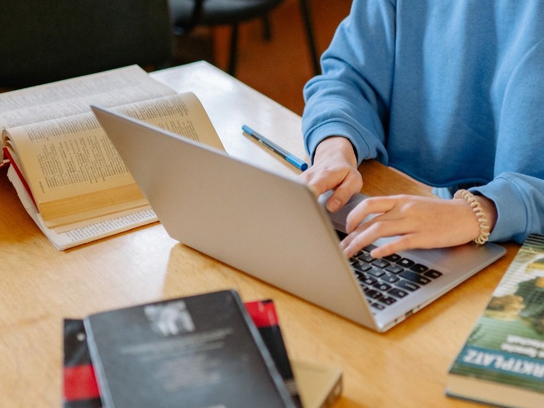 Comenzaron a notificar a los beneficiarios de becas universitarias, terciarias y agrotécnicas en Rafaela