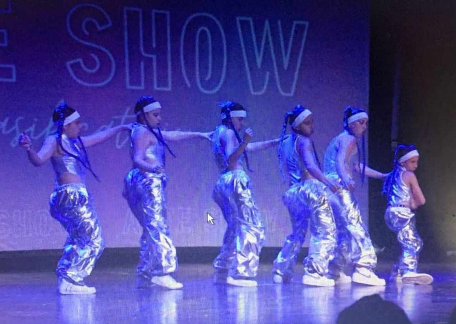 Una vez más, Luna Almada brilló en el escenario junto a sus alumnas de danza