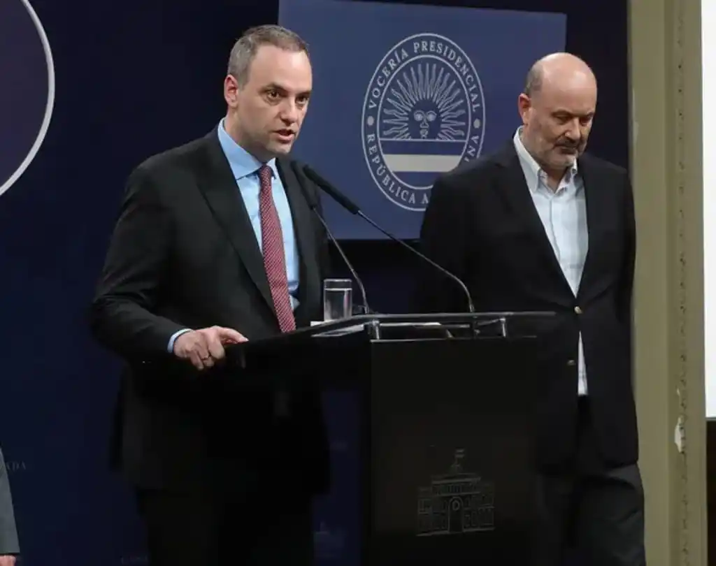 Adorni anunciará el nuevo decretazo de Sturtzenegger