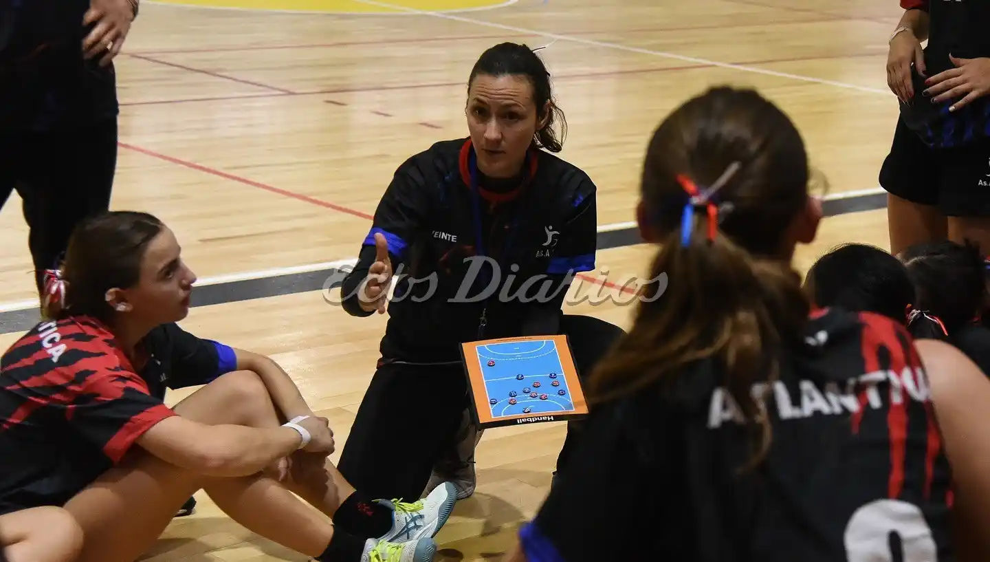Indicaciones. De la entrenadora, a su Selección de Atlántica