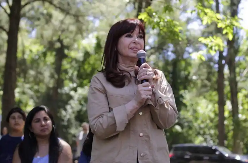 Cristina Kirchner: "Como no me pueden dar una piña, hacen cosas como las que hicieron hoy en Comodoro Py"