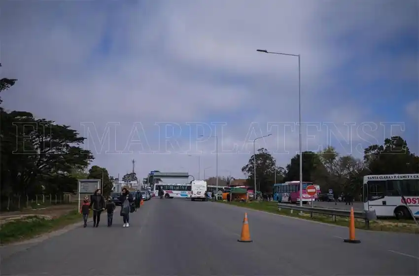 Ante la falta de respuestas, la UTA mantiene el corte en la Autovía 2
