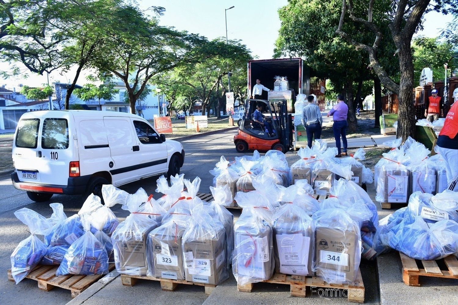 Formosa vota: las escuelas recibieron las urnas para habilitar los comicios