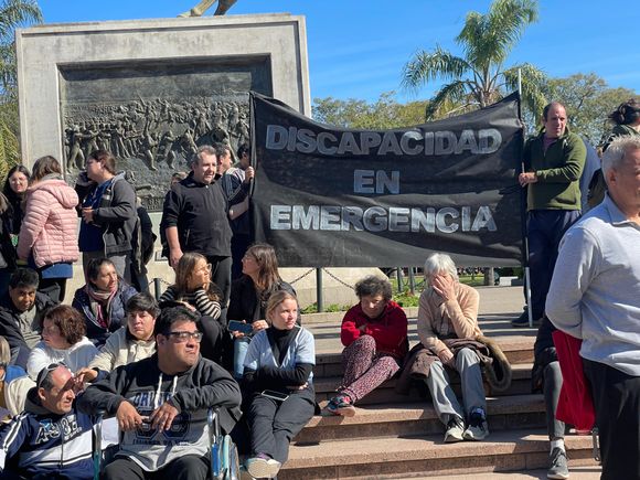 Movilización en el centro de Rafaela contra el veto a la Ley de Emergencia en Discapacidad: “La situación es crítica”