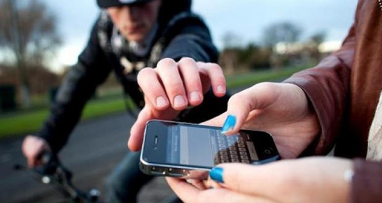 Menor de 17 años robo un celular y lo detuvieron