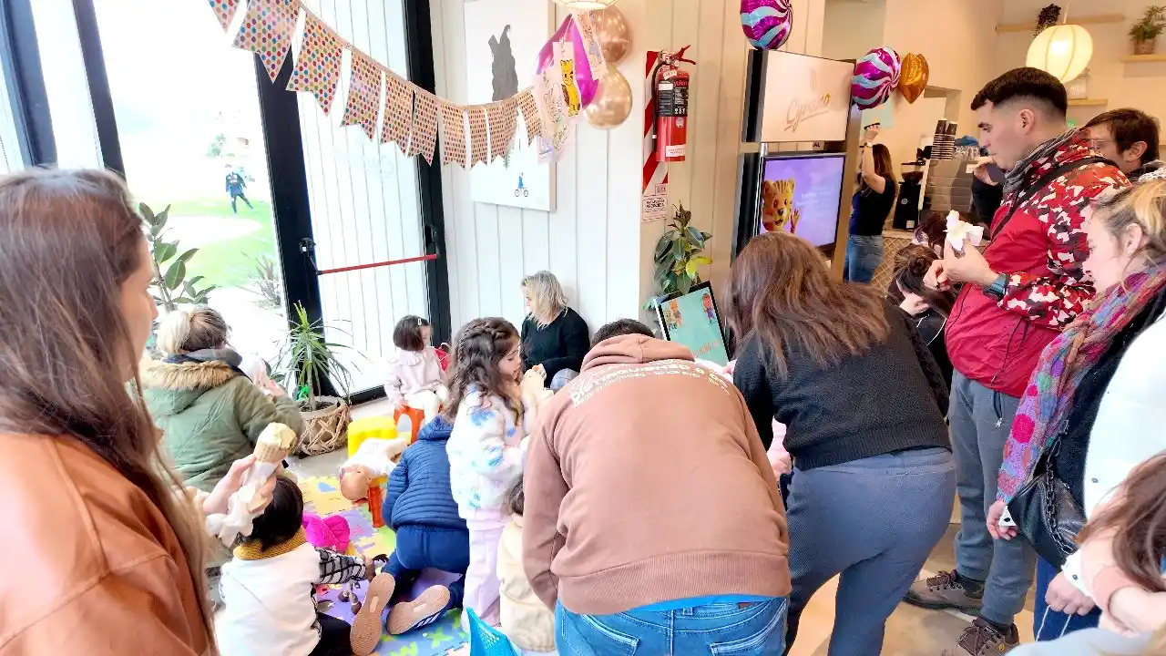 Divertida tarde. En la heladería de avenida 10