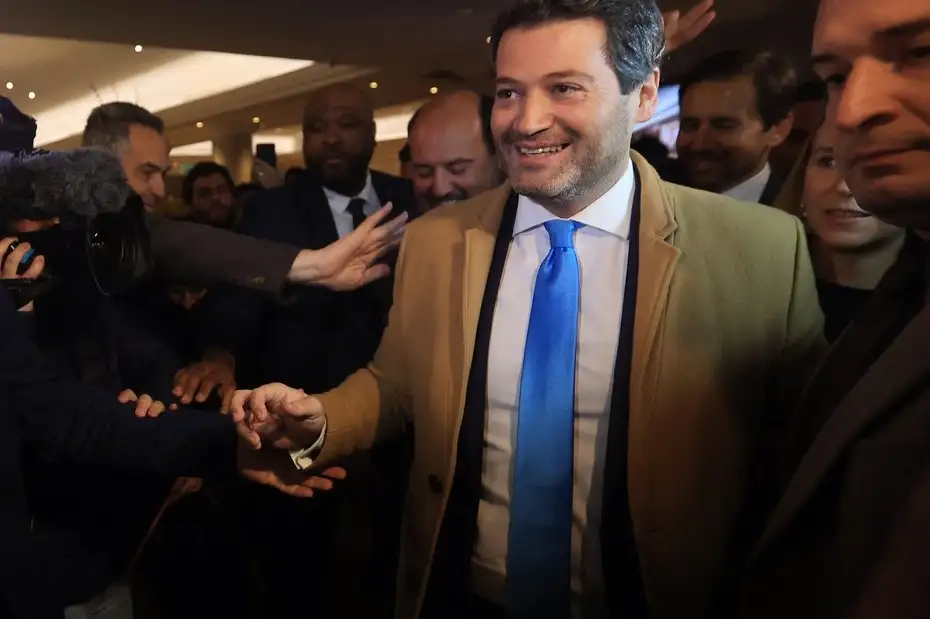 La Alianza Democrática (AD, centroderecha) lidera con el 31% de los votos.