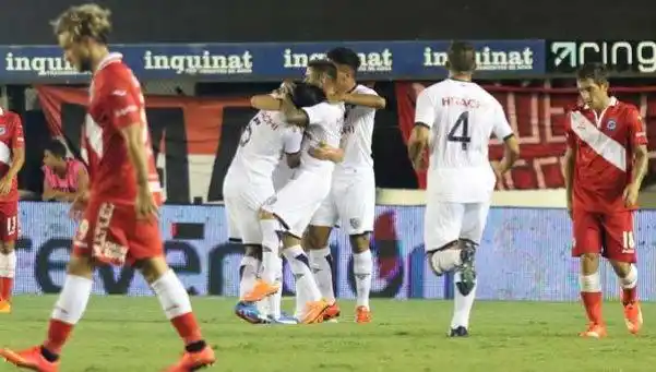 Vélez sacó los tanques y aplastó a Argentinos
