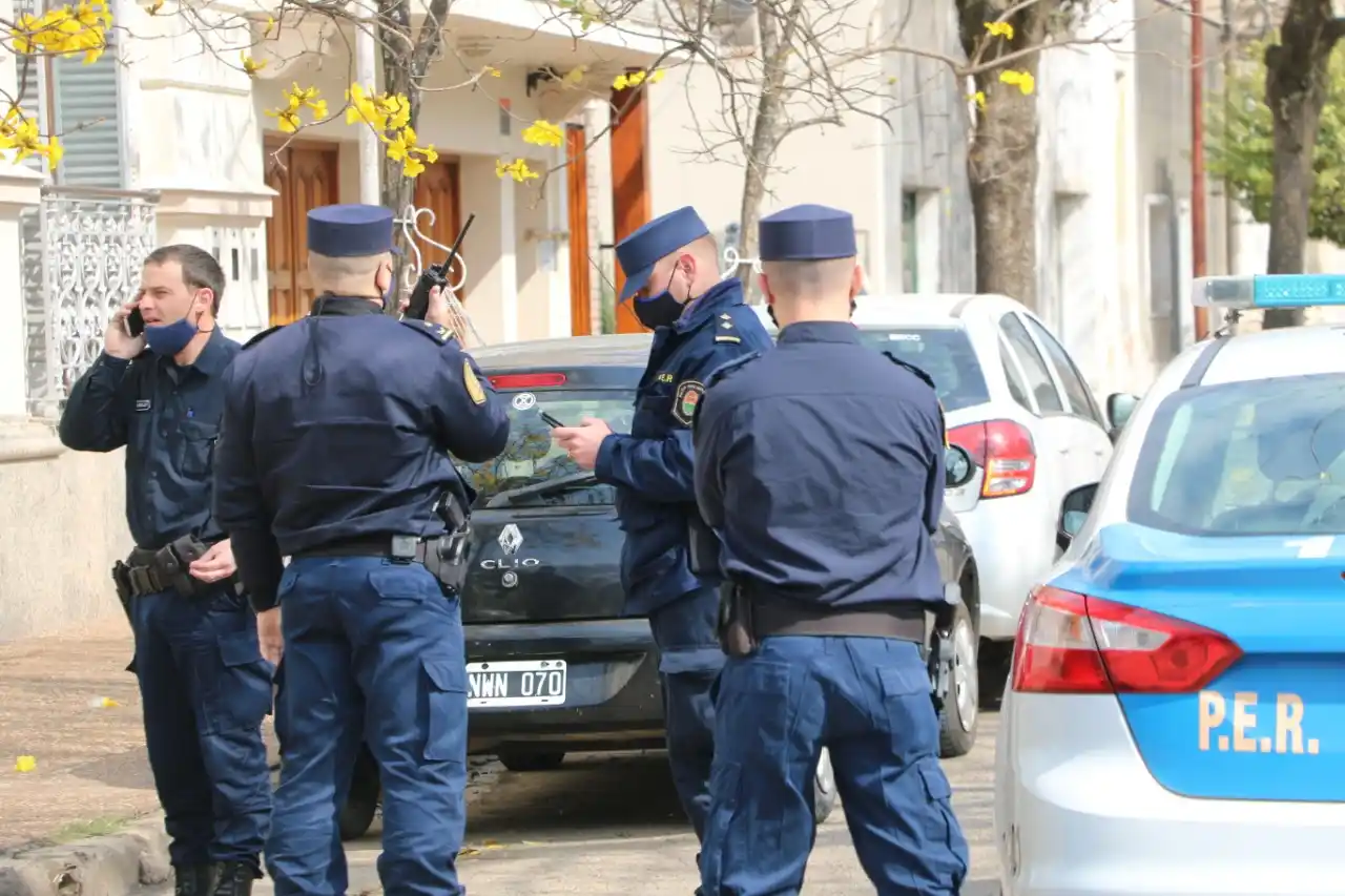 La bronca de los comerciantes, la irrupción policial y el bloqueo de la camioneta municipal