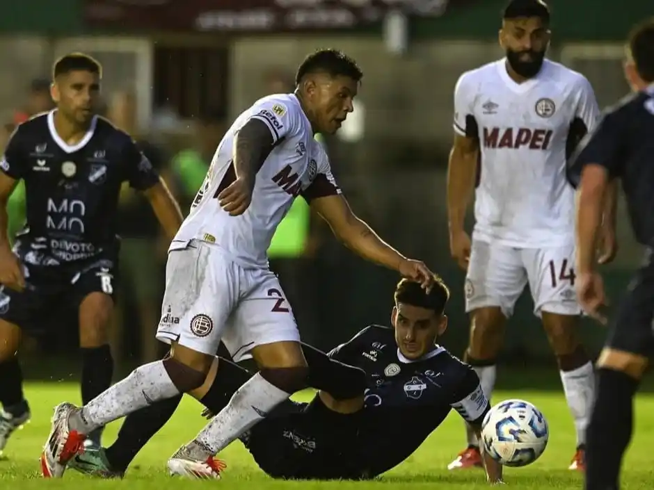 Lanús no tuvo problemas en su debut.