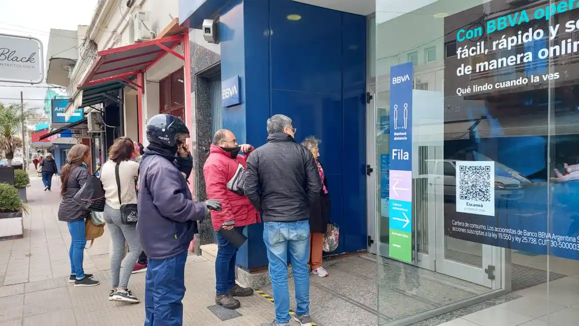 Amenaza de Bomba en el Banco Francés: personal antiexplosivos confirmó falsa alarma