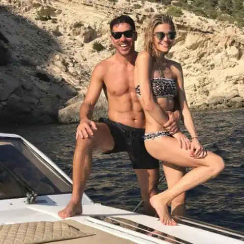 Las románticas vacaciones del Cholo Simeone y Carla Pereyra en Ibiza