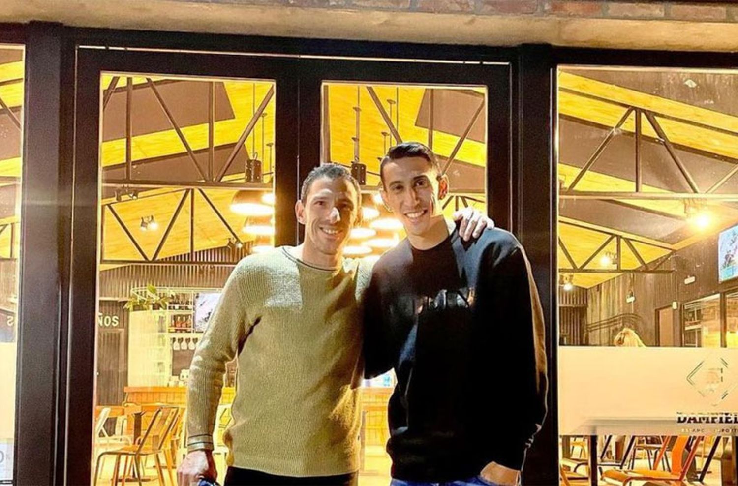 Maxi Rodríguez y Di María cenaron juntos y dejaron un mensaje de paz para el fútbol rosarino