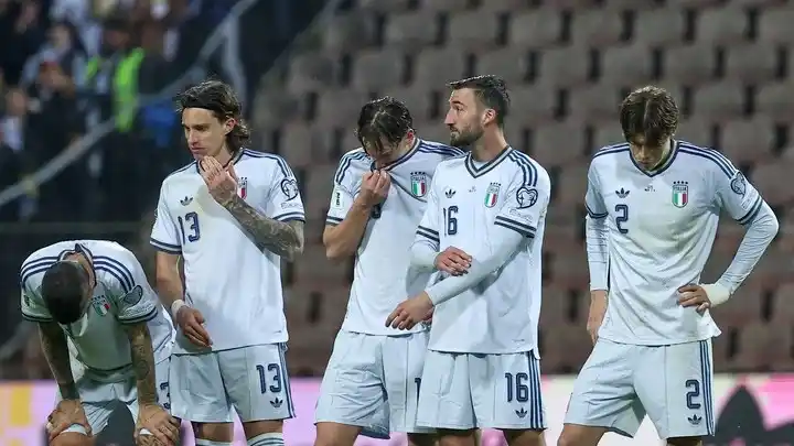 Los italianos, derrumbados.