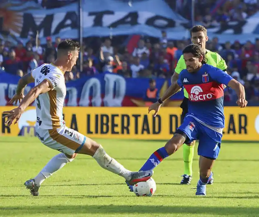 Tigre igualó con Arsenal