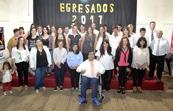Se graduaron los 33 estudiantes del secundario con modalidad semi presencial 