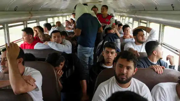 DHS asegura que 1.6 millones de migrantes en EE. UU. se han "autodeportado"