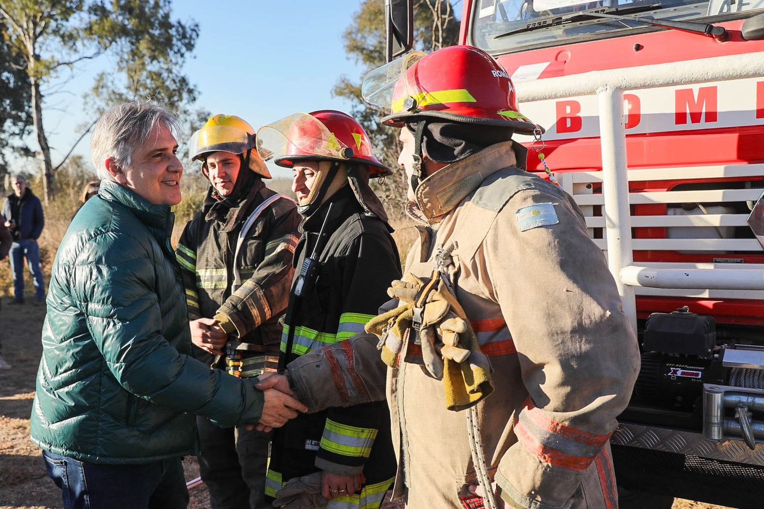 El gobernador agradeció el trabajo coordinado de los bomberos. “El mérito es de ellos y de todo el equipo que participa del operativo”, sostuvo.