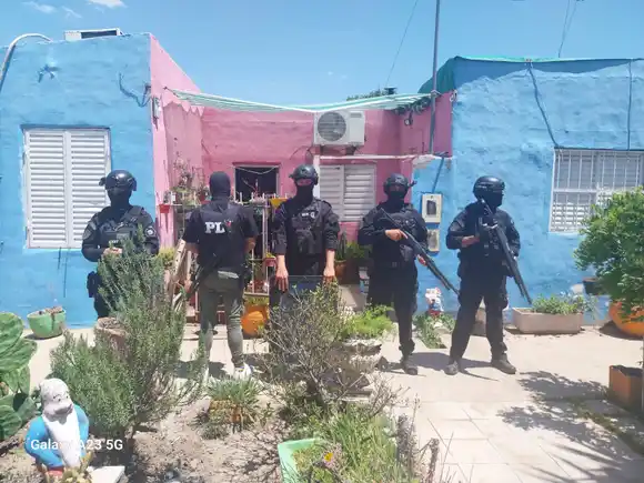 Detuvieron a dos mujeres por microtráfico tras allanamientos simultáneos en barrio Acapulco