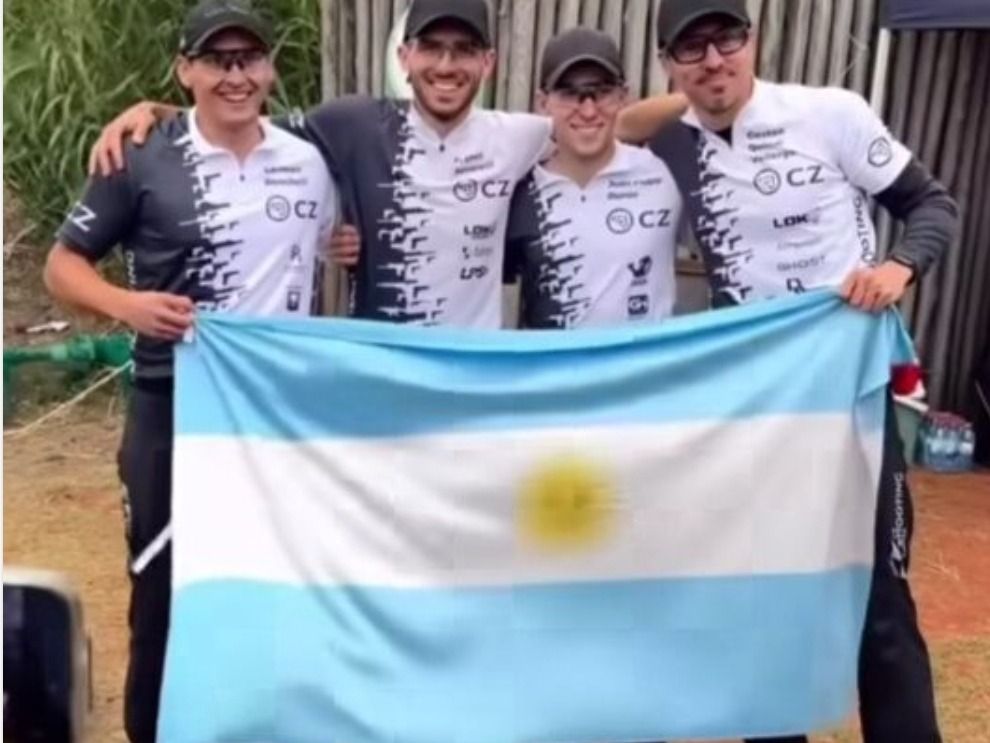 El equipo argentino,con el rafaelino G.Romitelli, campeón del mundo por equipos en la División Producción.Foto:Todo a Pulmón