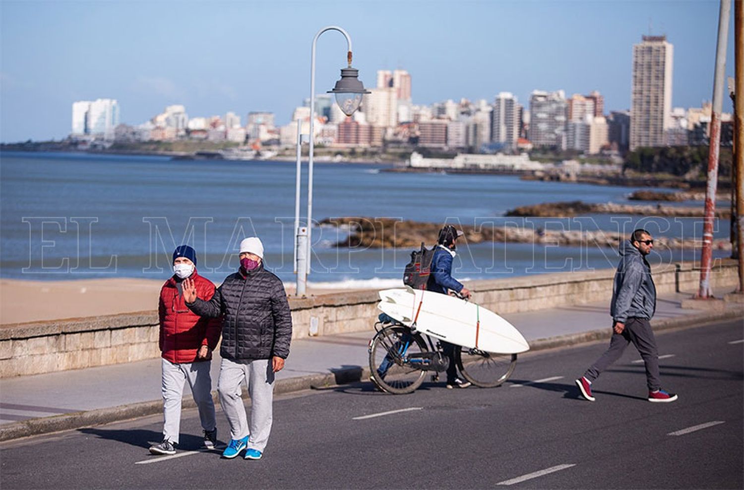 Aunque los vientos soplen fuerte: domingo alertado por ráfagas pero con el sol en alza