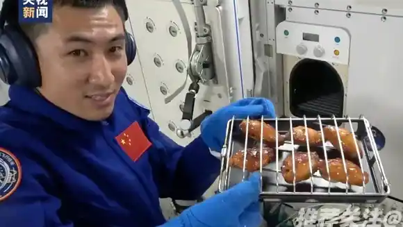 Astronautas chinos realizan la primera barbacoa en el espacio