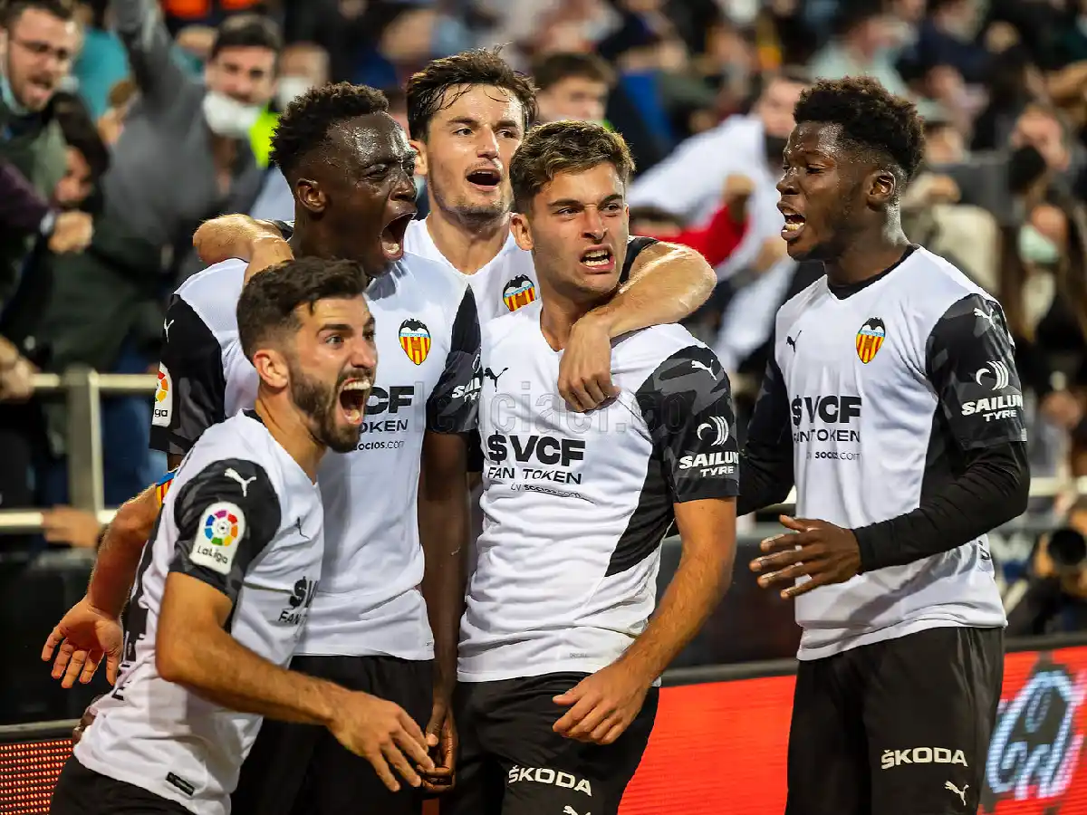 Atlético de Madrid empató y se alejó de la cima