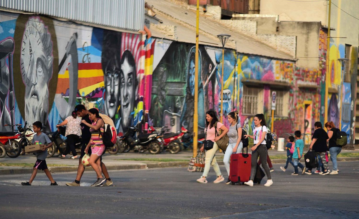 Mucho movimiento esta tarde en la Terminal de Ómnibus de San Francisco.