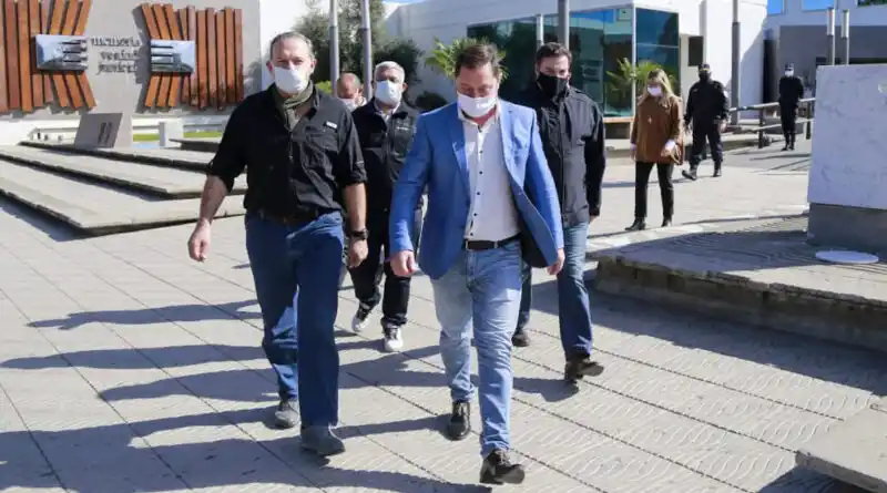 Tras los fuertes reclamos del Intendente Serenal, Berni entrega dos nuevos patrulleros para calmar la bronca en Lincoln