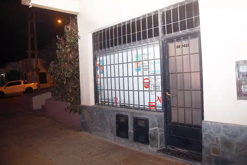 Ladrón solitario asaltó a una comerciante a plena luz del día