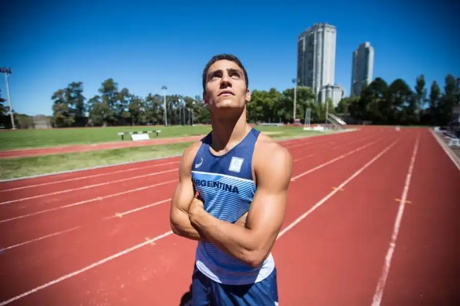 Se convirtió en el argentino más rápido de la historia: logró la increíble marca de 10s11 en los 100 metros