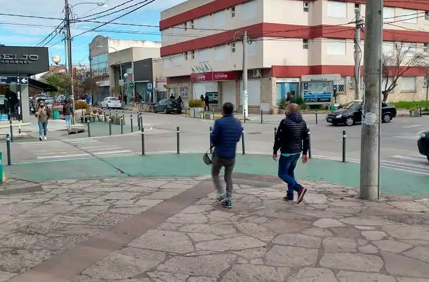 Comerciantes aseguran que "la demanda bajó y no alcanza para pagar la deuda creada"