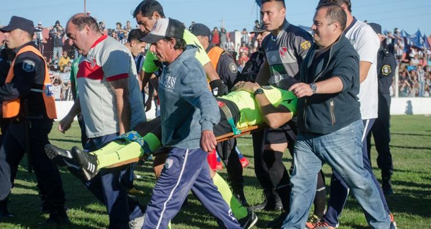 Torneo Regional: Tras la agresión a Joaquín Gil, El Linqueño fue eliminado y avanzó Independiente de Chivilcoy