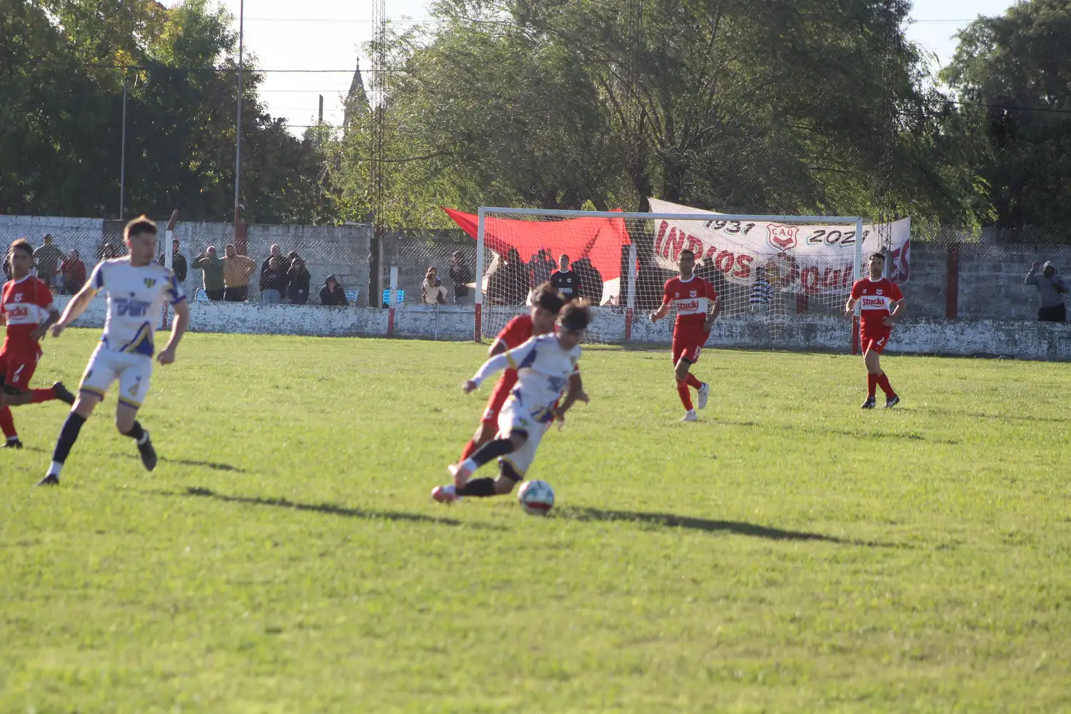 Quilmes y El Progreso igualaron en un duelo muy parejo