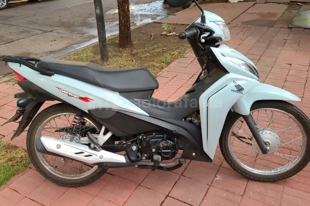 Le robaron la moto a la mañana y apareció abandonada en la calle a la tarde