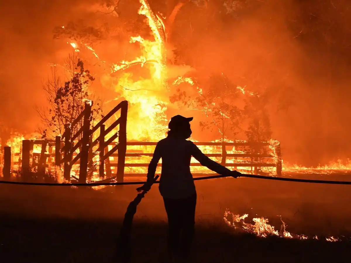 Afirman que hay 24 detenidos por los incendios en Australia