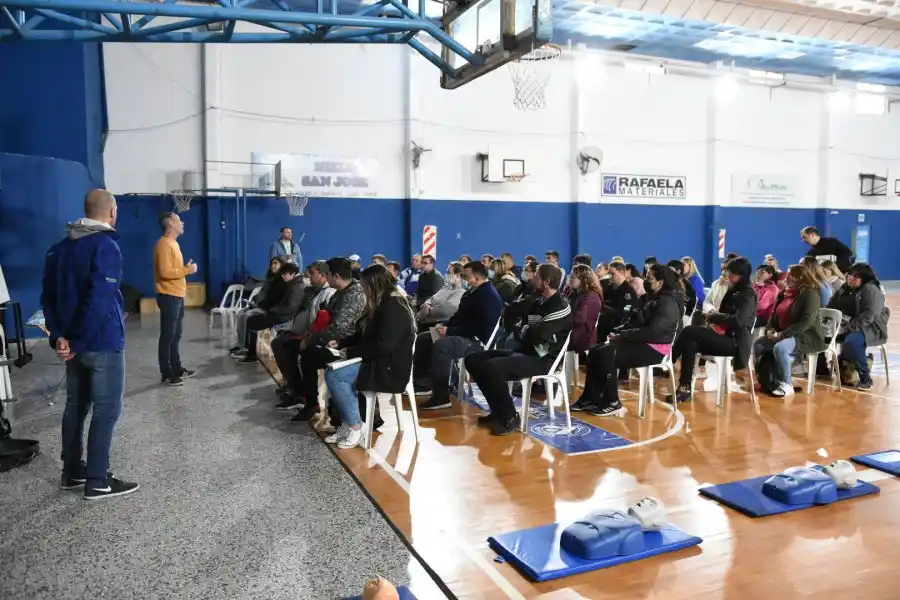 Se realizó el primer curso de RCP y primeros auxilios en Rafaela en Acción