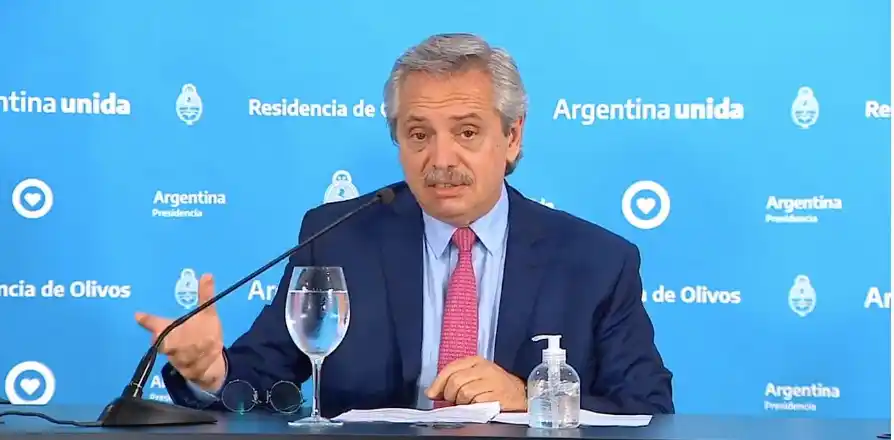 Alberto Fernández encabeza el anuncio de una alianza entre YPF y Petronas por gas no convencional