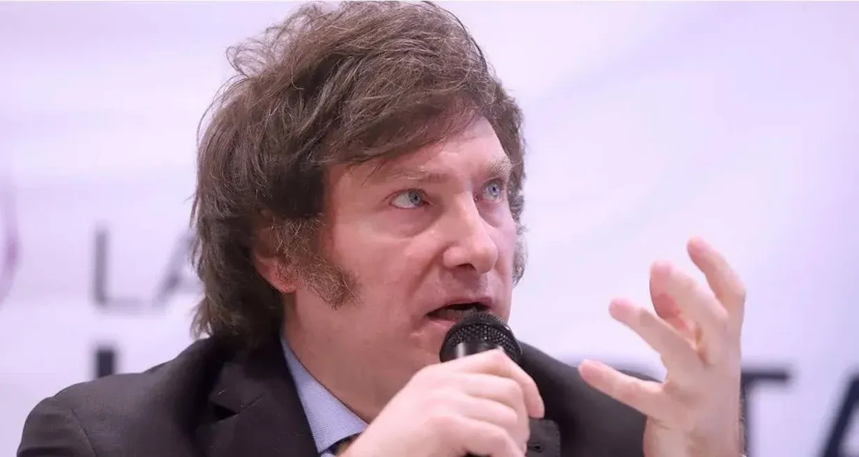 Javier Milei. Su discurso caló hondo en el electorado y lo catapultó a la presidencia de la nación en tiempo récord. A cuarenta días de asumir, es difícil hacer un juicio de valor de su gestión, pero sí podemos analizar cierta impronta