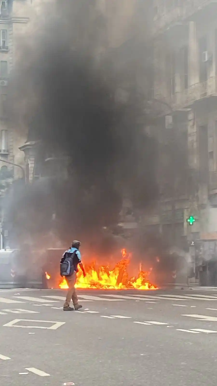 Caos y violencia en la marcha de los barras bravas