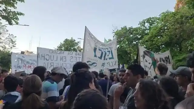 La Marcha de las Antorchas avanza sobre Av.7.