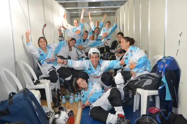 Las damas van por la historia