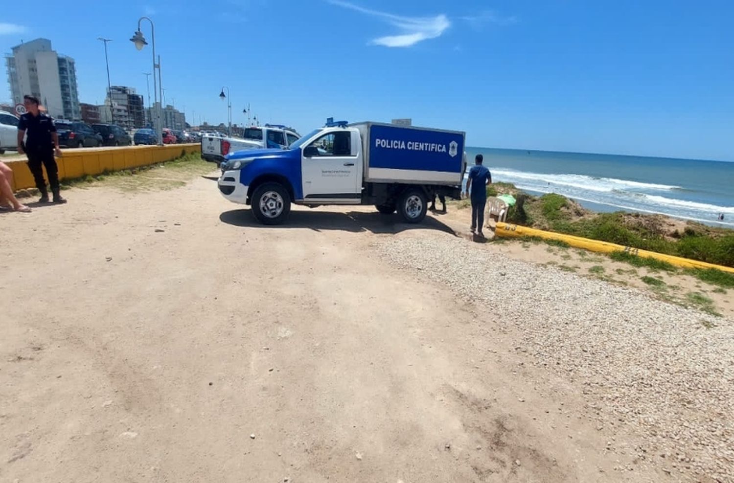 Investigan la muerte de una mujer que se encontraba en la playa