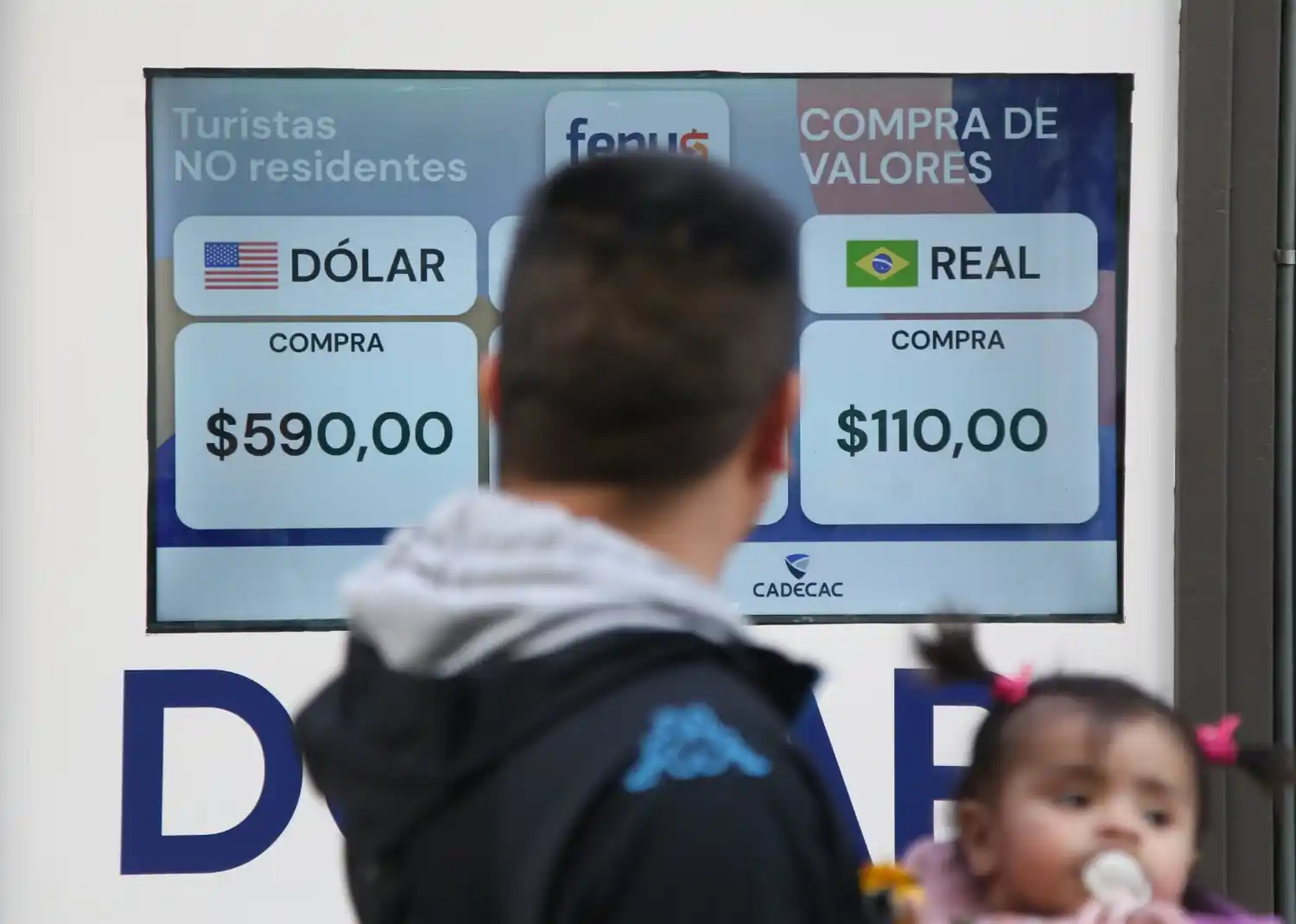 Lunes negro financiero tras  el sorpresivo triunfo de Milei.