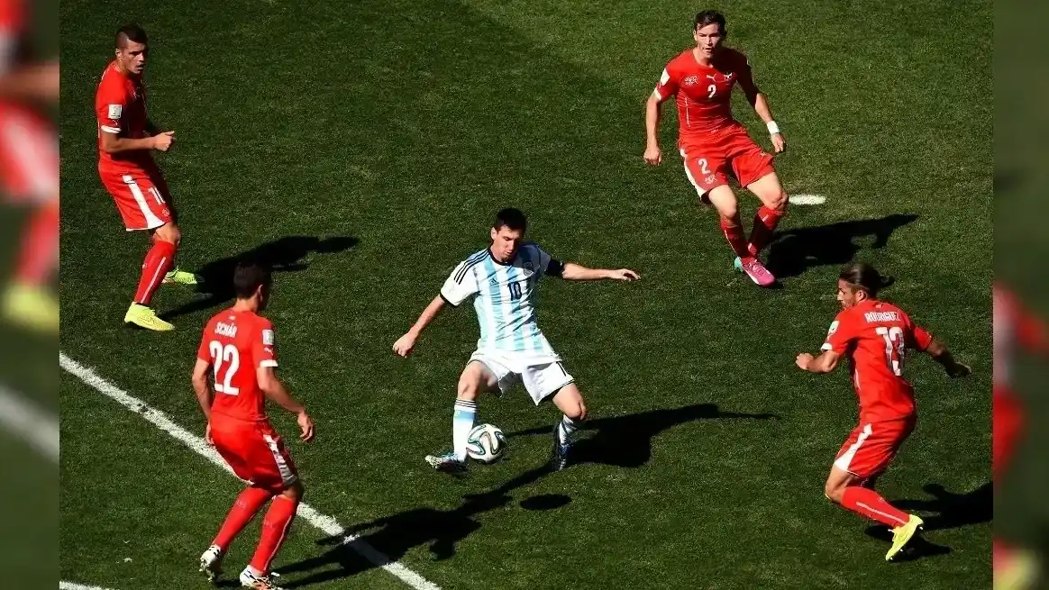 Granit Xhaka y Ricardo Rodríguez volverán a enfrentar a Lionel Messi tras el duelo de Brasil 2014.