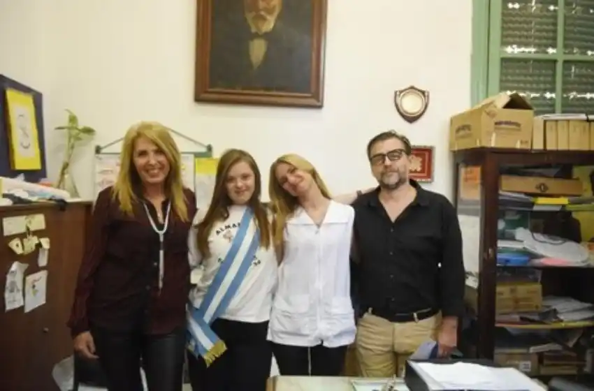 Inclusión en la escuela: una adolescente con síndrome de down en el cuadro de honor