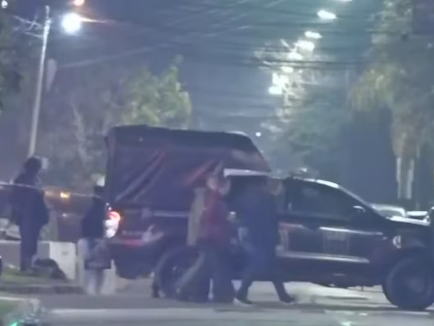 Después de 10 horas atrincherado, se suicidó el policía que mató a la pareja de su ex