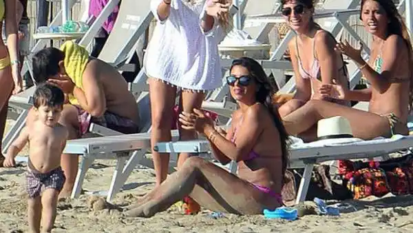 Thiago Messi ya juega a la pelota